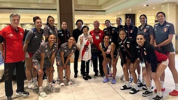 Selección peruana de vóley recibió