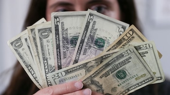 Las remesas a El Salvador desaceleran su crecimiento y caen 1% interanual en julio