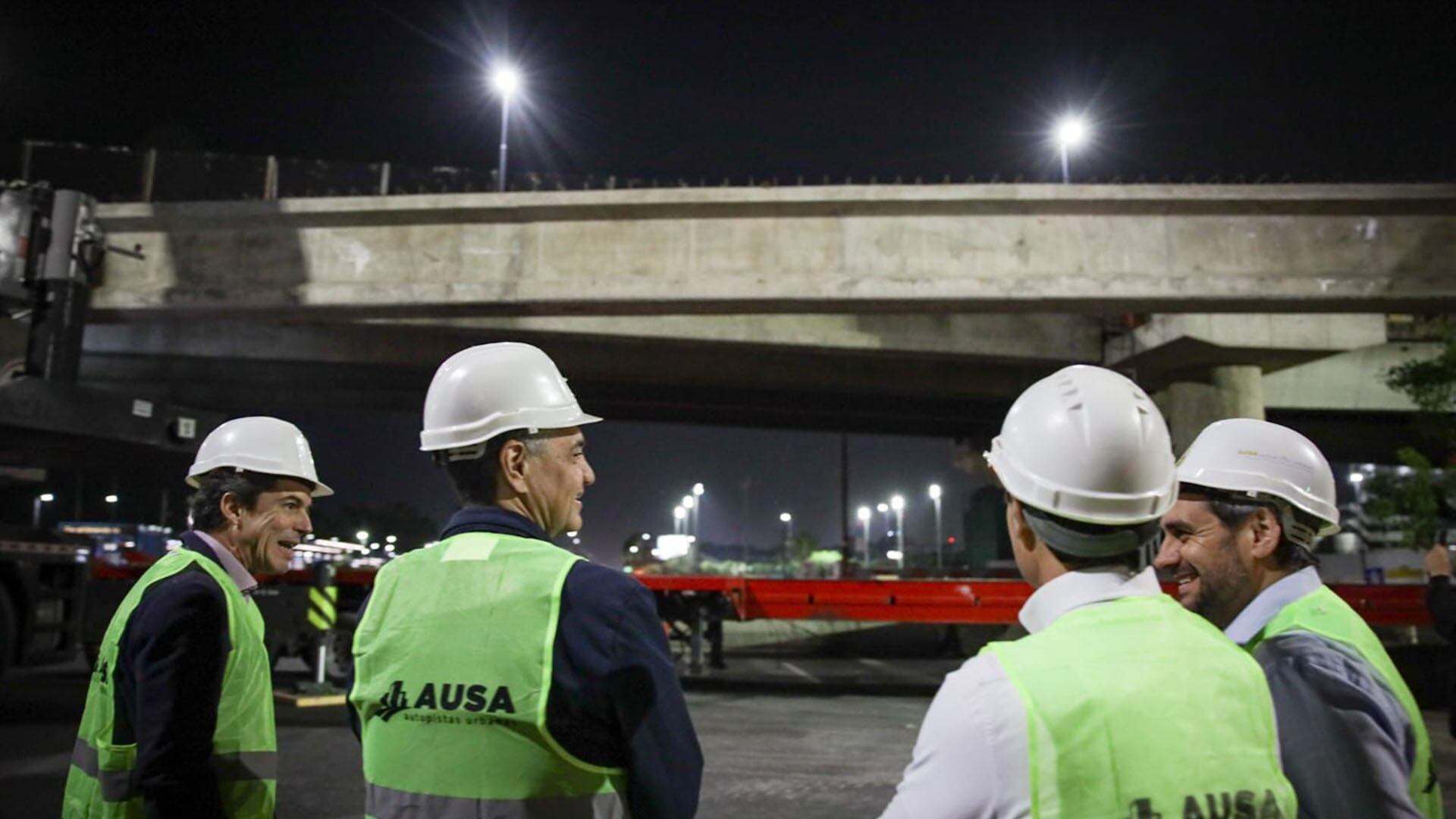 Los encargados de la ampliación del Puente Labruna observan los trabajos