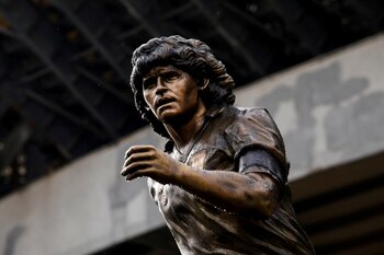 A statue of Argentinean soccer