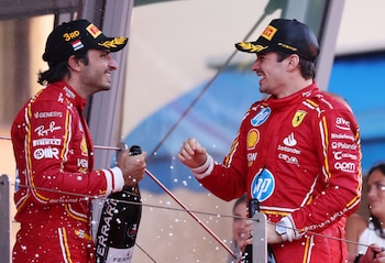 Durante los años que fueron compañeros en Ferrari, Charles Leclerc logró pelear por el título en el arranque del 2022, en una era dominada por Max Verstappen (REUTERS/Claudia Greco)