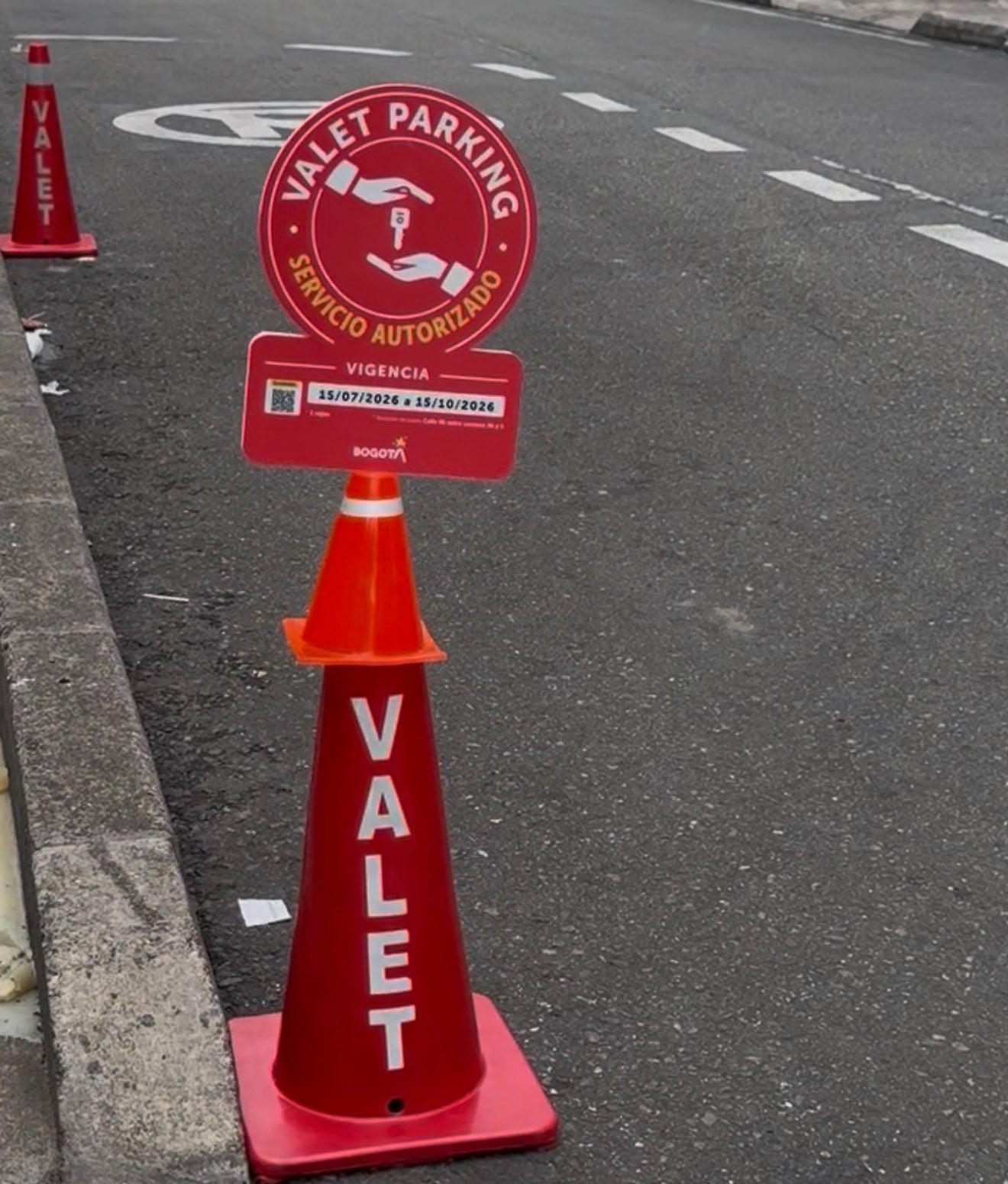 Bogotá tiene 22 puntos autorizados para valet parking, de los cuales 18 pertenecen a Vale-T-Zone S.A.S. y cuatro a Valet 99 S.A.S - crédito @SectorMovilidad/X