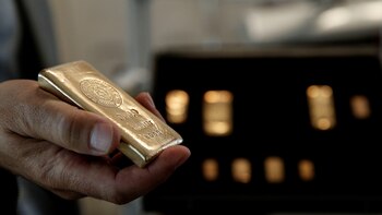 El oro mantiene una subida