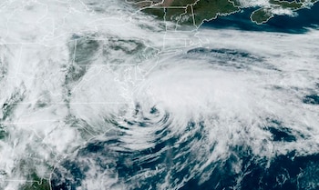 La tormenta tropical Arthur, primer ciclón nombrado de la temporada 2026 en el Atlántico, se formó sobre el golfo de México cerca de Texas, con vientos de hasta 95 km/h. EFE/NHC
