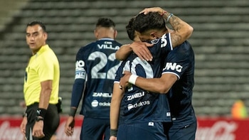 Con un hat-trick de Alex Arce, Independiente Rivadavia goleó 4-1 a Deportivo La Guaira y quedó cerca de los octavos de la Libertadores