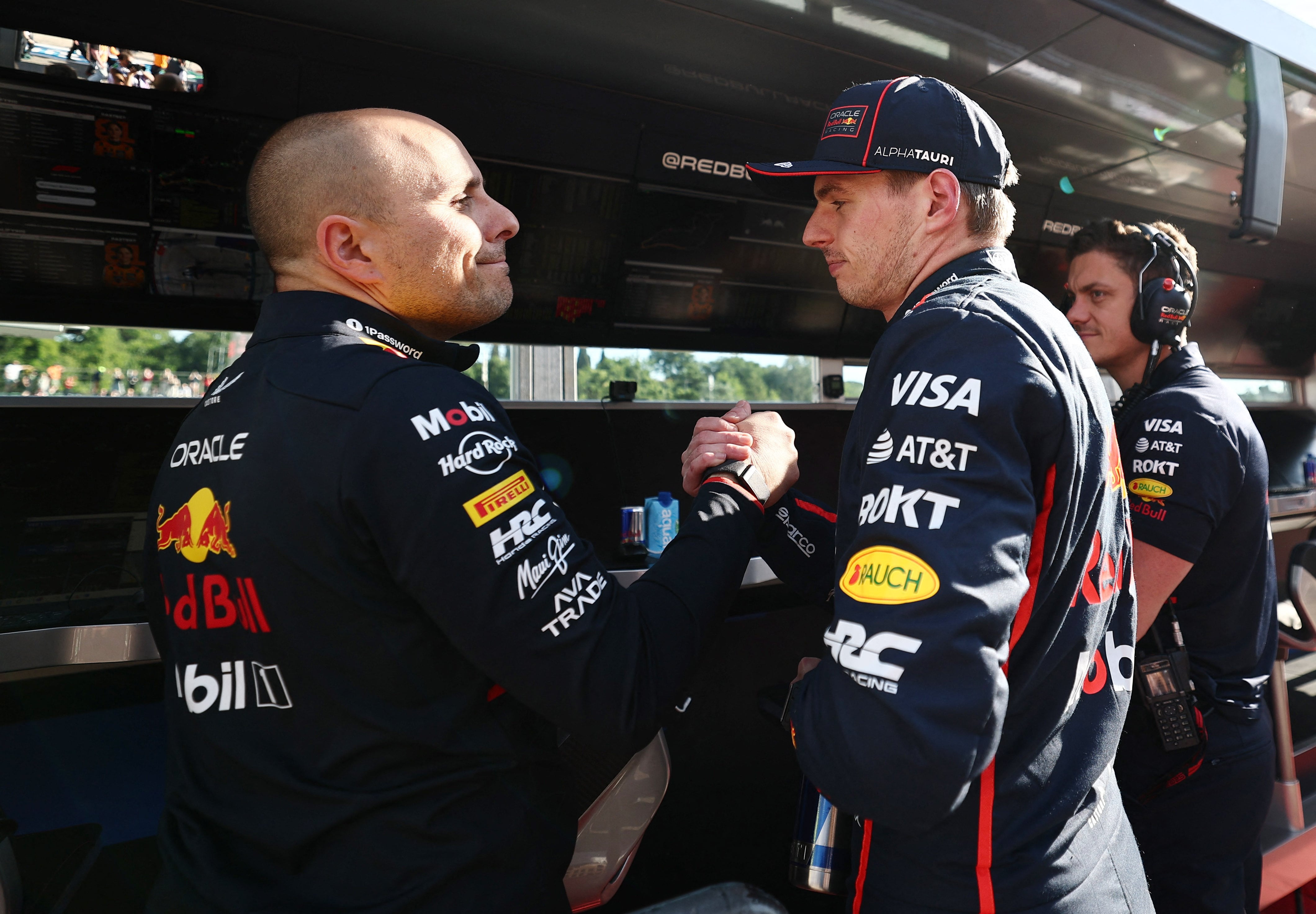 Giampiero Lambiase es el ingeniero de pista de Max Verstappen desde 2015. Al mismo tiempo, a partir de 2022 también ocupal el rol de jefe de ingeniería de carreras (REUTERS/Jakub Porzycki)