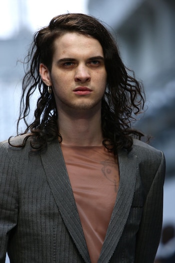 Murió Jethro Lazenby, hijo de