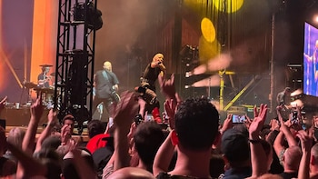 Garbage reivindica en Madrid tres décadas de rock alternativo con una Shirley Manson magnética y combativa