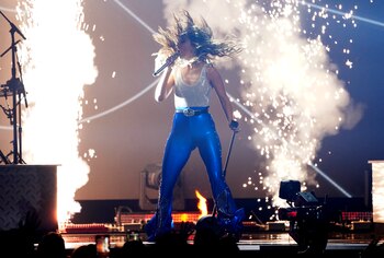 Lainey Wilson interpreta "Grease" en