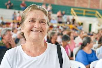 Los subsidios mensuales varían según edad y ciudad: menores de 80 años reciben $80.000, mayores de 80 años obtienen $225.000 y en Bogotá el monto llega a $130.000 - crédito Prosperidad Social