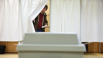 Hungría comienza a votar en el mayor desafío para el primer ministro Orbán tras 16 años seguidos de mandato