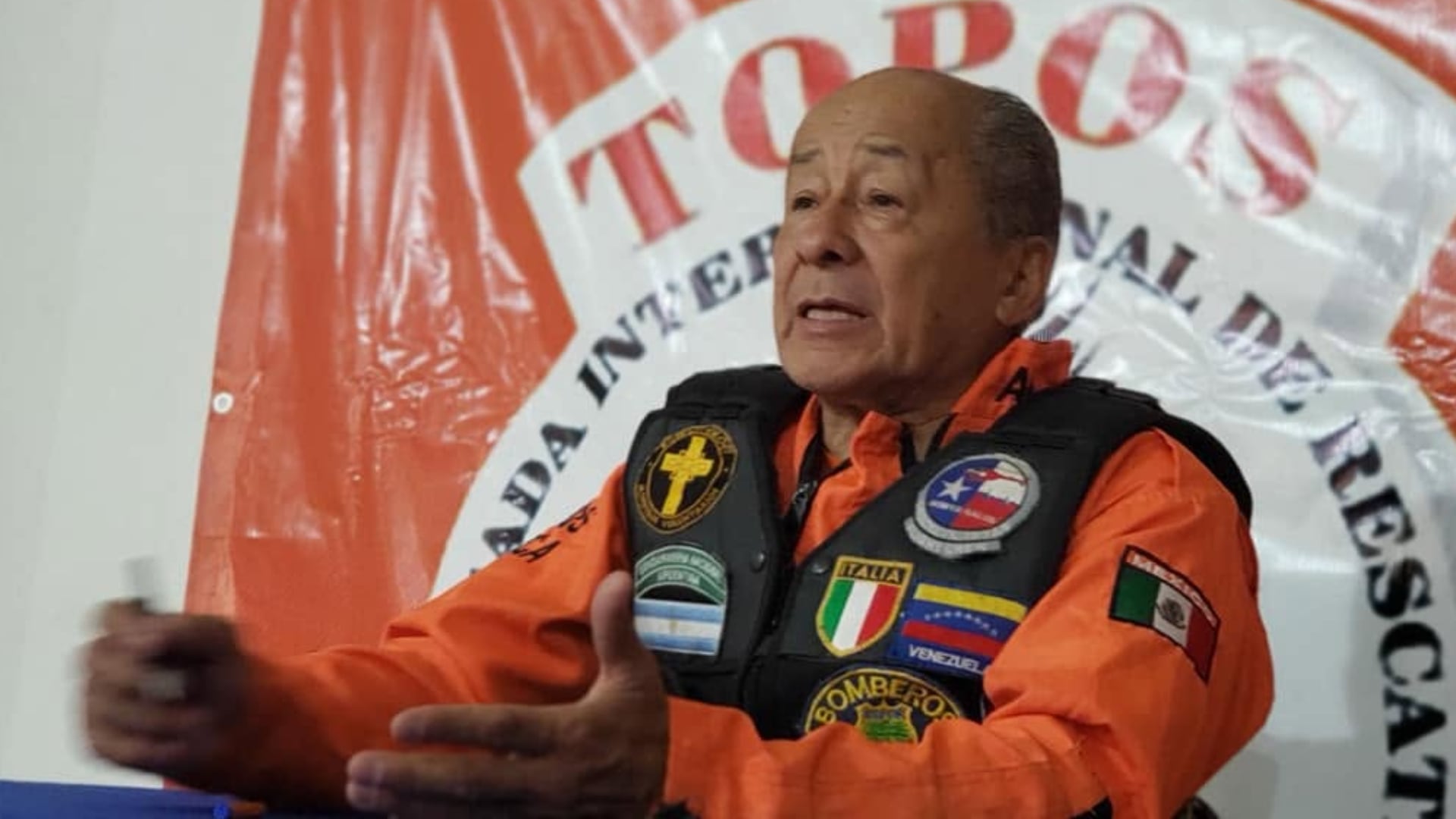 Héctor Méndez, conocido como el Topo Mayor, llegó a Cali para sumarse a las labores de búsqueda de sobrevivientes tras el terremoto que sacudió a Colombia. (Héctor Méndez