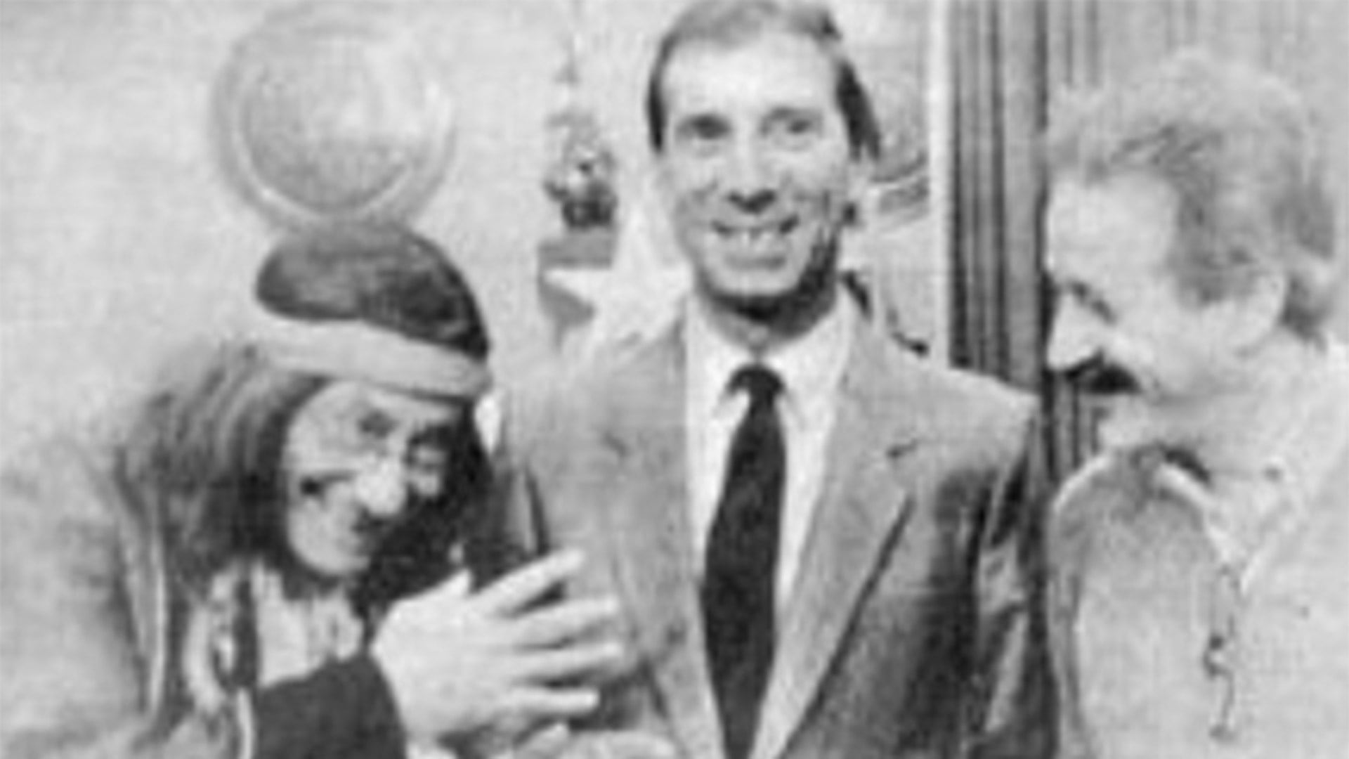 Carlos Bilardo junto a Alberto Olmedo, personificado como el Manosanta, y Hugo Sofovich