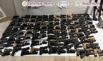 Aseguramiento de un arsenal, granadas y cocaína en Chiapas
