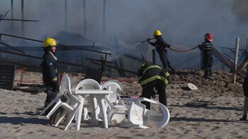 Seis dotaciones de bomberos trabajan