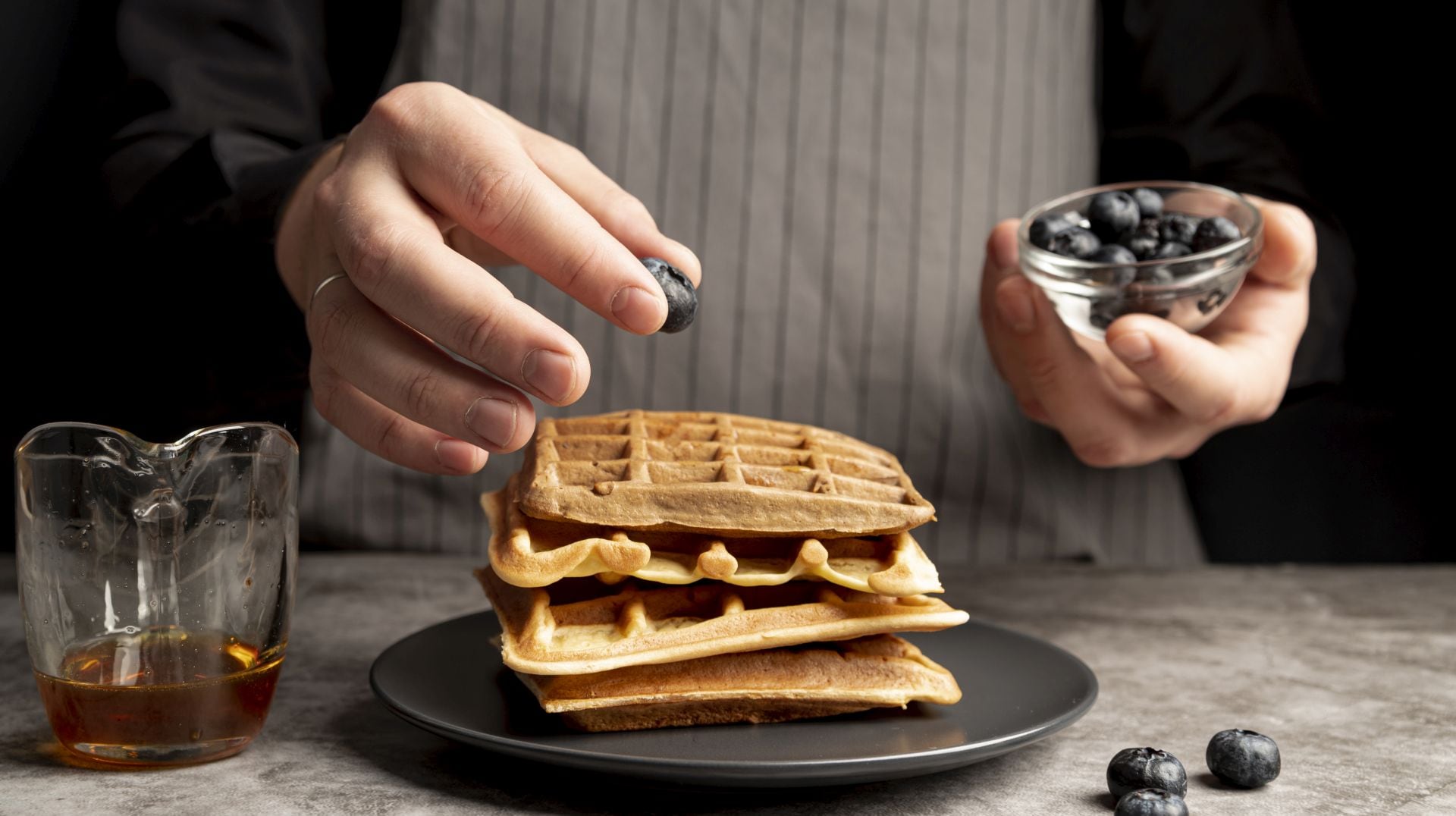 La variedad de waffles evidencia su evolución global. Desde recetas clásicas hasta propuestas innovadoras, el plato se reinventa en cocinas de todo el mundo (Freepik)