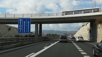 Madrid tendrá un nuevo carril Bus-VAO en la A-2: agosto es el mes de prueba y funcionará en horarios concretos