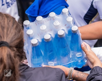 Kits de mercado, aseo y hábitat fueron donados por los hinchas en la actividad organizada por Millonarios al norte de la ciudad - crédito Millonarios