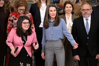 La reina Letizia recibe en