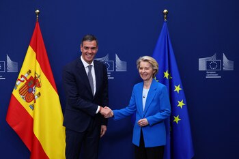Pedro Sánchez junto a Ursula