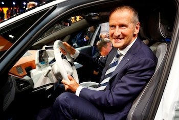 Herbert Diess, anterior CEO de Volkswagen Group, fue un admirador público de Elon Musk y su visión del negocio del auto eléctrico. REUTERS/Wolfgang Rattay/File Photo