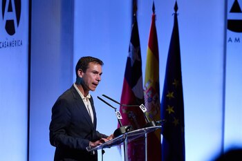 15/07/2023 El director general de Casa de América, Enrique Ojeda, interviene durante el acto 'Chile: memoria y futuro a 50 años del golpe de Estado', en Casa de América, a 15 de julio de 2023, en Madrid (España). Organizado por la Embajada de Chile en España, este acto cultural conmemora los 50 años del golpe de Estado que marcó el quiebre de la democracia en Chile, dando inicio a una dictadura, que además de una huella imborrable de crímenes de lesa humanidad, marcó de manera indeleble la historia de la democracia y los derechos humanos en América Latina y el mundo entero.
POLITICA
Jesús Hellín - Europa Press