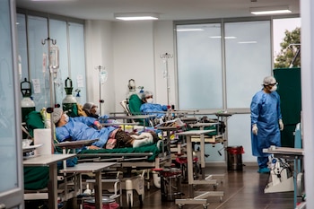 Fotografía fechada el 15 de mayo de 2020 que muestra una zonas habilitadas para tratamiento de pacientes, en la Villa Panamericana, habilitada para alojar a casos positivos de coronavirus, en Lima (Perú). EFE/ Sergi Rugrand