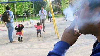 Buscan prohibir fumar y vapear