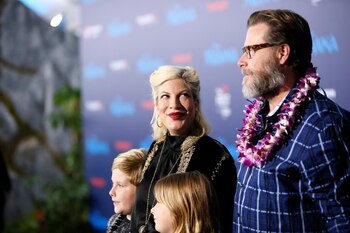 Tori Spelling y su marido