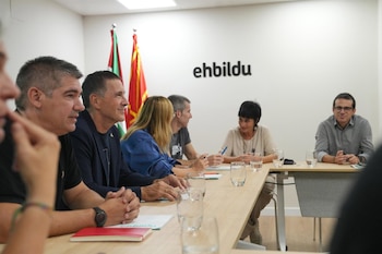 05/10/2026 El secretario general de EH Bildu, Arnaldo Otegi, preside la Ejecutiva de Hegoalde de EH Bildu, a 5 de octubre de 2026, en San Sebastián, Guipúzcoa, País Vasco (España). EH Bildu ha convocado esta reunión para analizar la situación política tras el adelanto electoral anunciado por Sánchez esta mañana.
POLITICA
Unanue - Europa Press