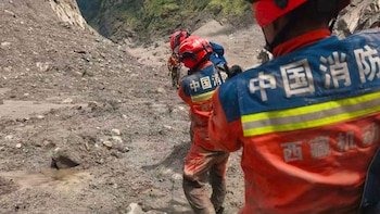 Ascienden a 724 los muertos por la devastadora riada en Nepal