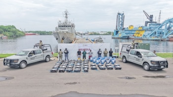 Aseguran lancha en la que transportaban más de una tonelada de cocaína en costas de Chiapas: es la segunda en el mes