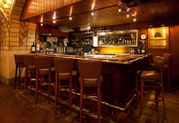 El Canopy Bar & Cocktail