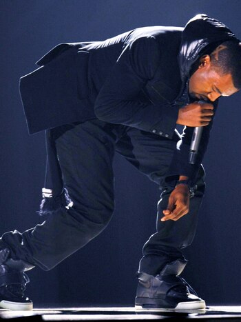 En publicaciones recientes, West revocó