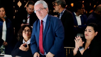 El gobierno de la capital anunció que Araceli Damián deja su puesto como titular de la Sebien