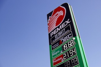 La CNE y la Profeco informan constantemente sobre los precios de los combustibles. (Reuters)