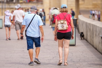 A 23 de junio de 2026 en Córdoba (Andalucía, España). La ola de calor se intensifica en región andaluza, dejando activado para este martes el aviso rojo por temperaturas extremas en la provincia de Córdoba y Jaén que podrían alcanzar los 44 grados, mientras que en Almería y Granada se ha decretado la alerta naranja y en Sevilla el nivel amarillo.