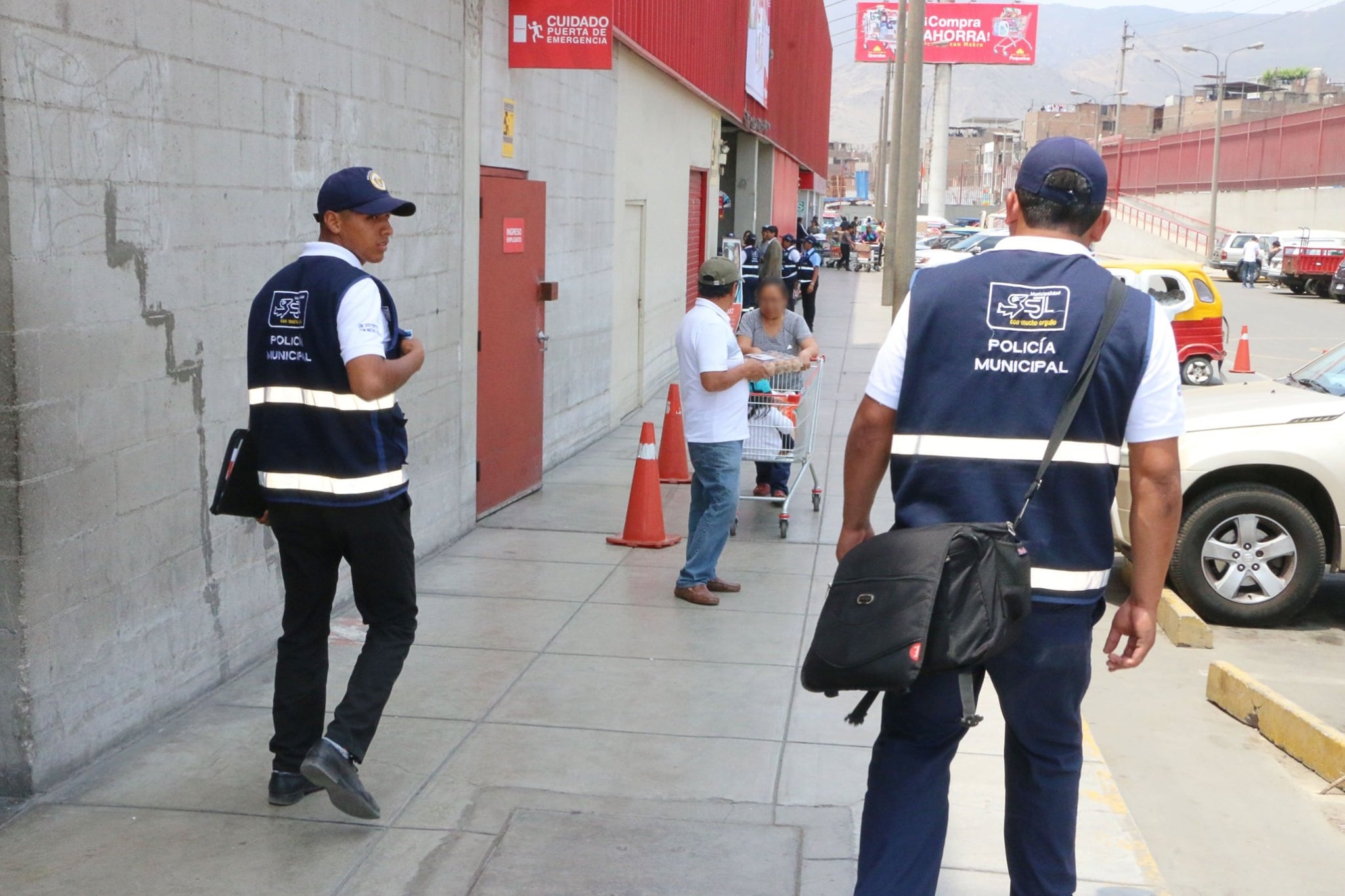 Al fiscalizador municipal le pagan S/ 2.000. Foto: Municipalidad de San Juan de Lurigancho.