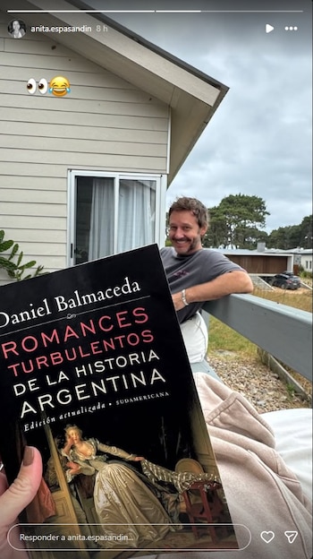 Anita eligió un libro acerca