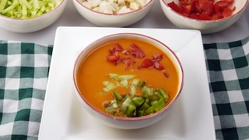 Cuánto dura el gazpacho casero en la nevera sin estropearse y consejos para alargar su vida útil