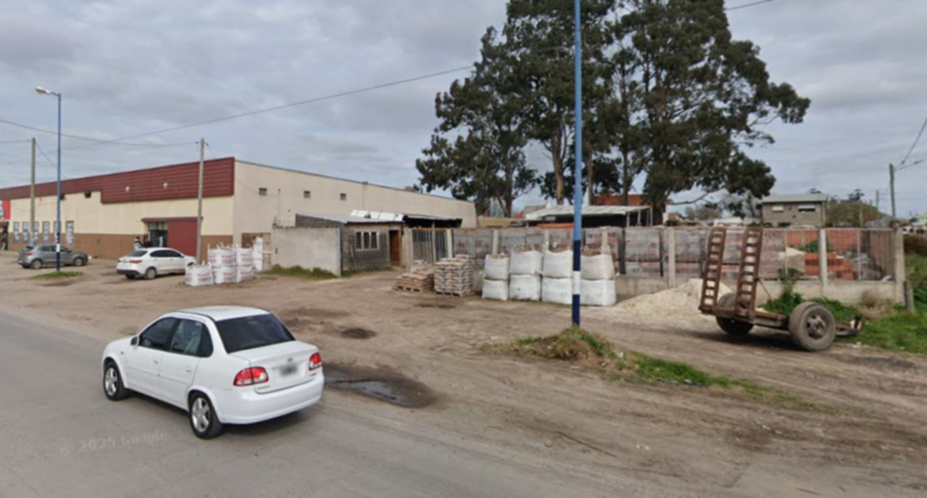 El corralón donde un empleado recibió un tiro en la cara al intentar evitar el robo del local (Google Maps)