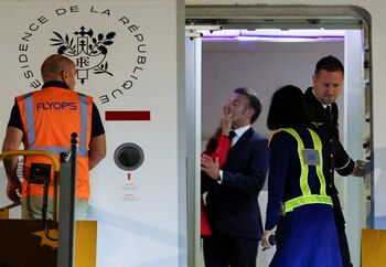 Brigitte Macron fue captada golpeando