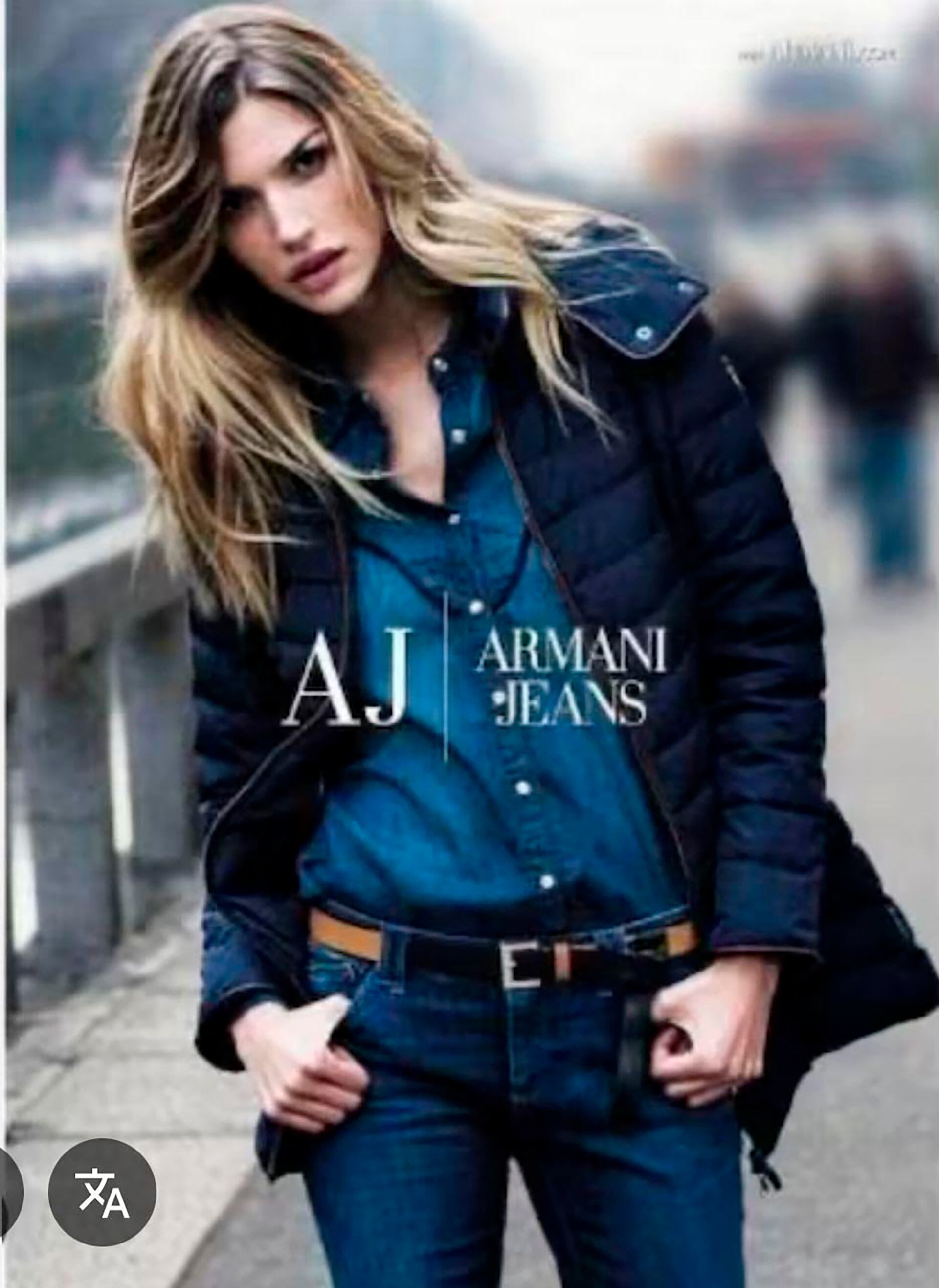 Chloe Bello elegida por Armani