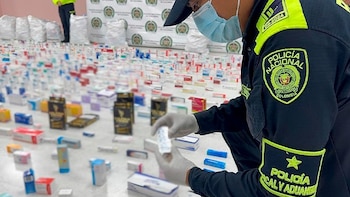 La Policía desmanteló fábrica de medicamentos falsos en el sur de Bogotá: había más de 200.000 medicinas adulteradas