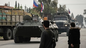 Las fuerzas rusas abandonan gradualmente