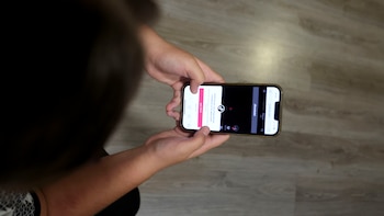 El Tribunal Constitucional francés tumba la ley para prohibir las redes sociales a menores de 15 años y aprueba la ley de eutanasia