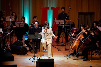 La cantante Katie Viqueira, junto