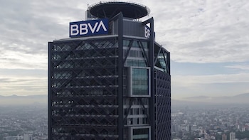 ¿Por qué BBVA redujo su horario de atención y qué relación tendría con la jornada laboral de 40 horas?
