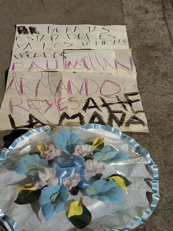 Además del narcomensaje, también se