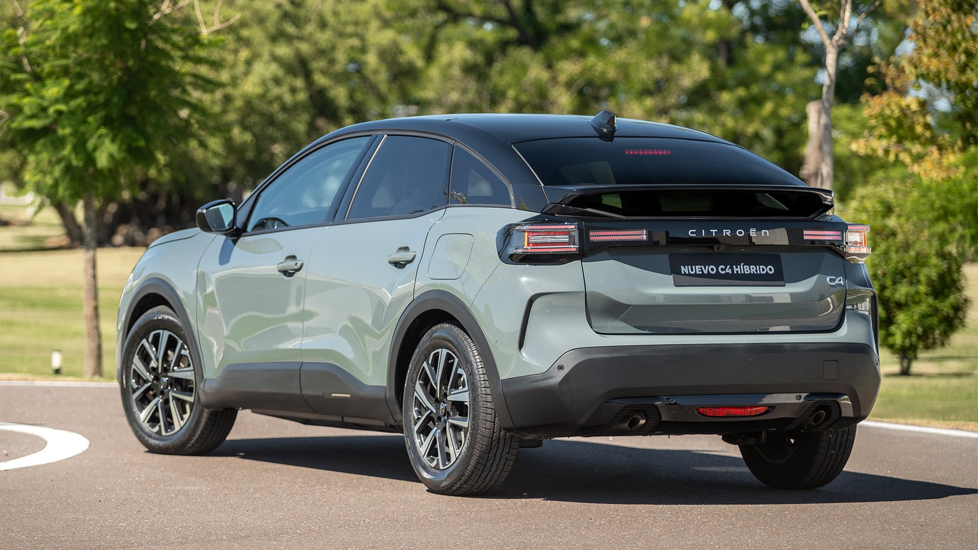 El nuevo Citroën C4 Híbrido se presenta en Argentina, marcando el regreso de la marca francesa al segmento C y la introducción de su primer modelo híbrido en el mercado argentino. (Stellantis Argentina)